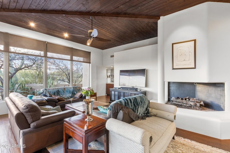 005_Living Room