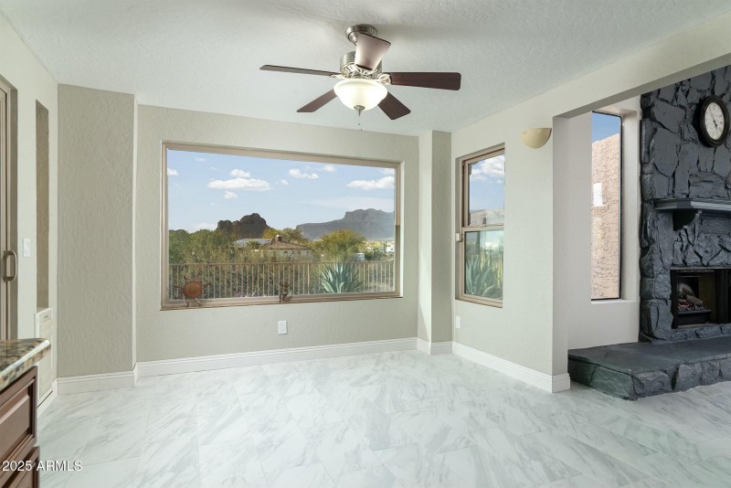Breakfast room with views!