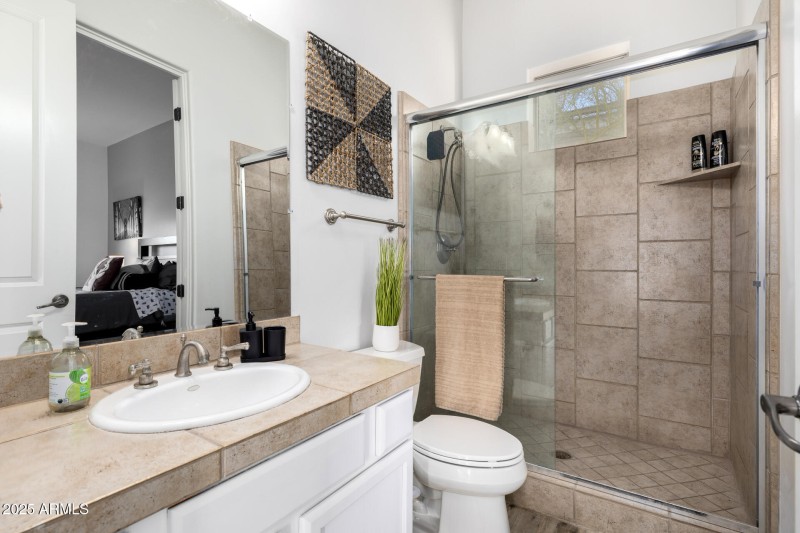 Guest House / Bath
