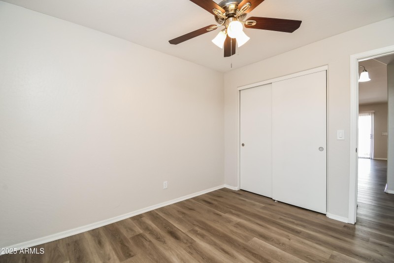 013-photo-bedroom-14351801