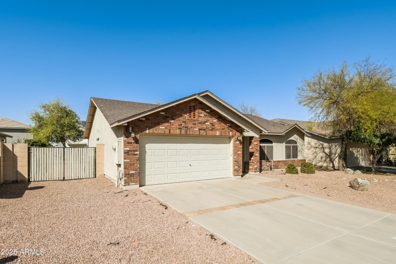016-photo-front-view-14351804