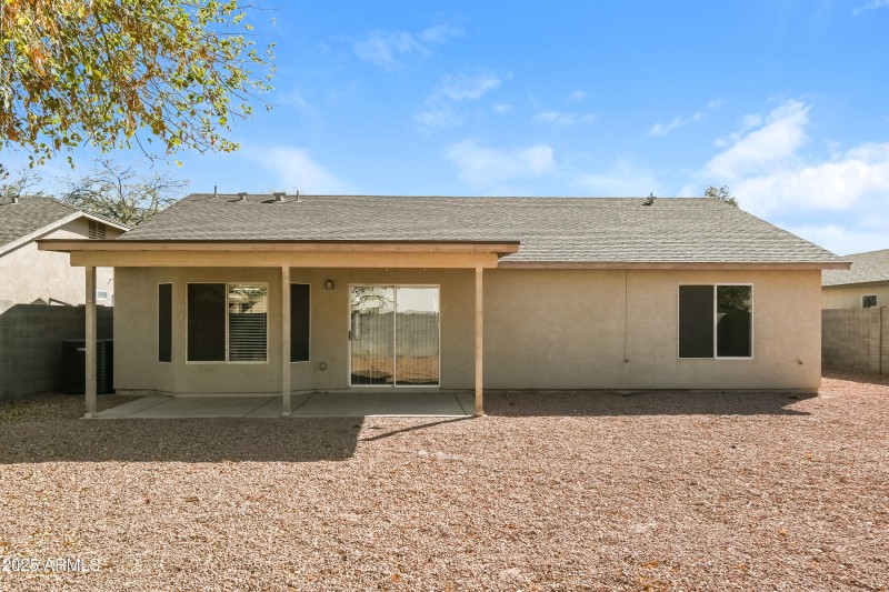 017-photo-rear-view-14351805