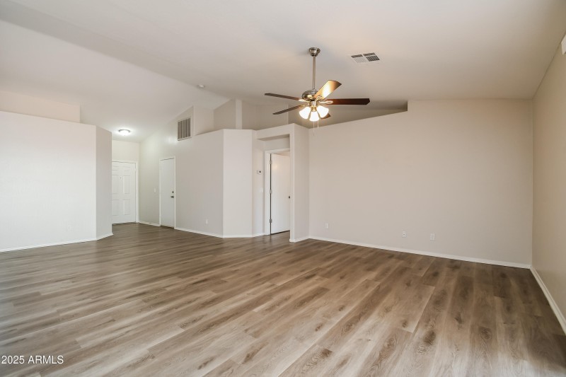 022-photo-living-room-14351810
