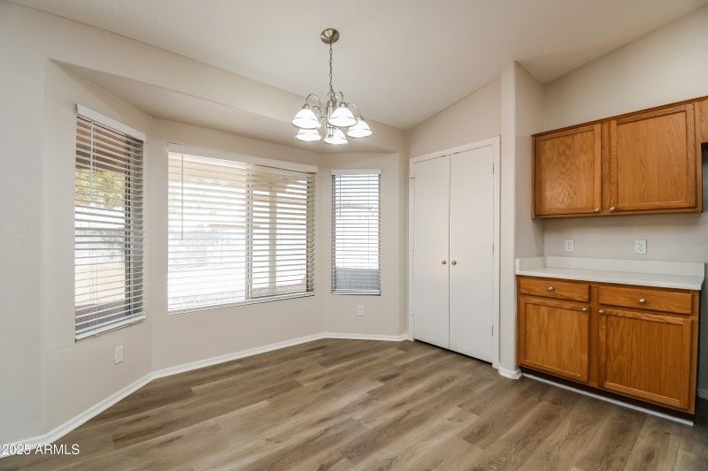 023-photo-dining-room-14351811
