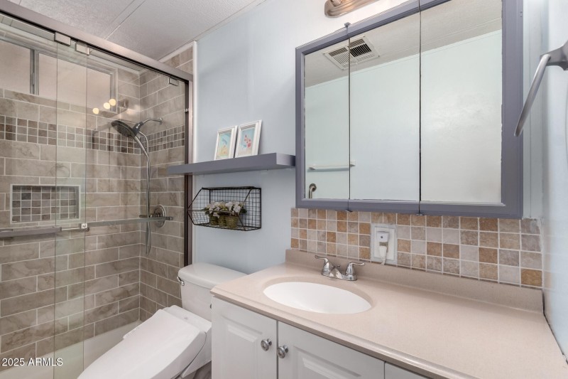 14 Updated Guest Bathroom