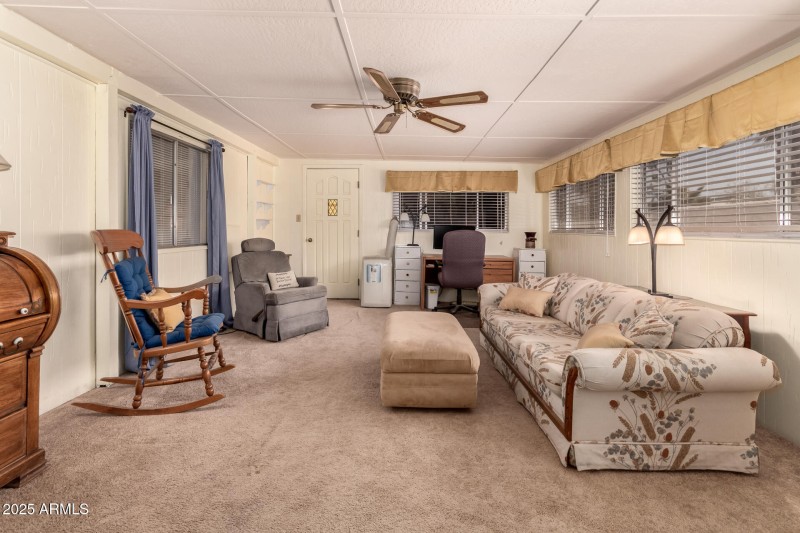 16 Large Arizona Room