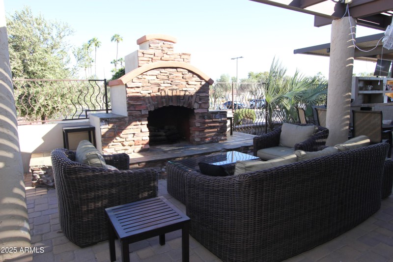 8 Patio Lounge