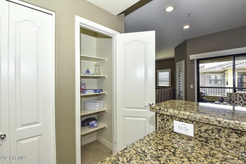Kitchen-Pantry