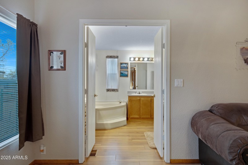 14-Ensuite Bathroom
