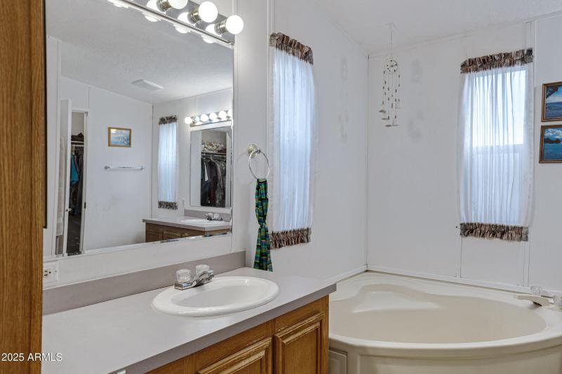16-Ensuite Bathroom