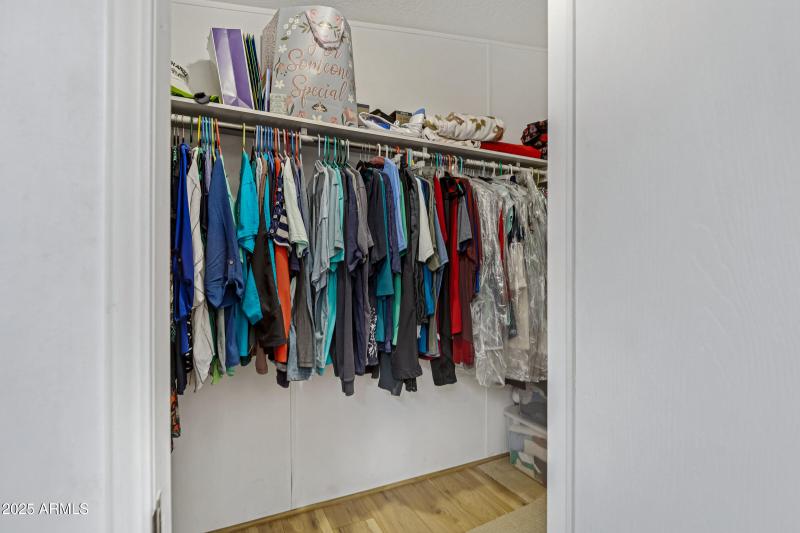 18-Walk-In Closet