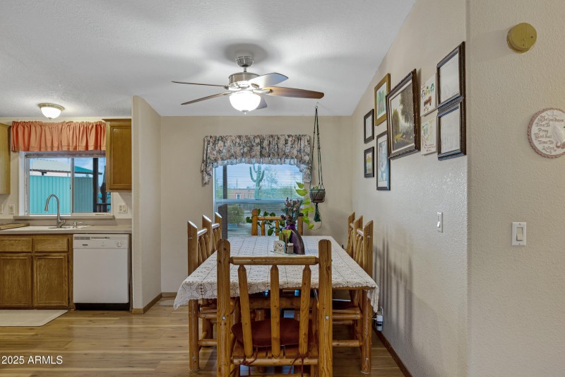 25-Breakfast Nook
