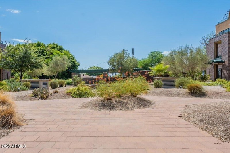 courtyard23