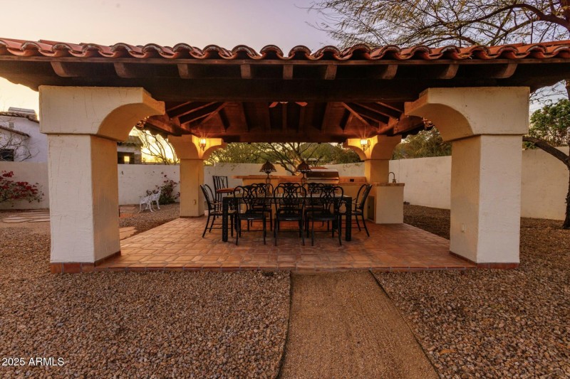 4726 E SIERRA VISTA DR