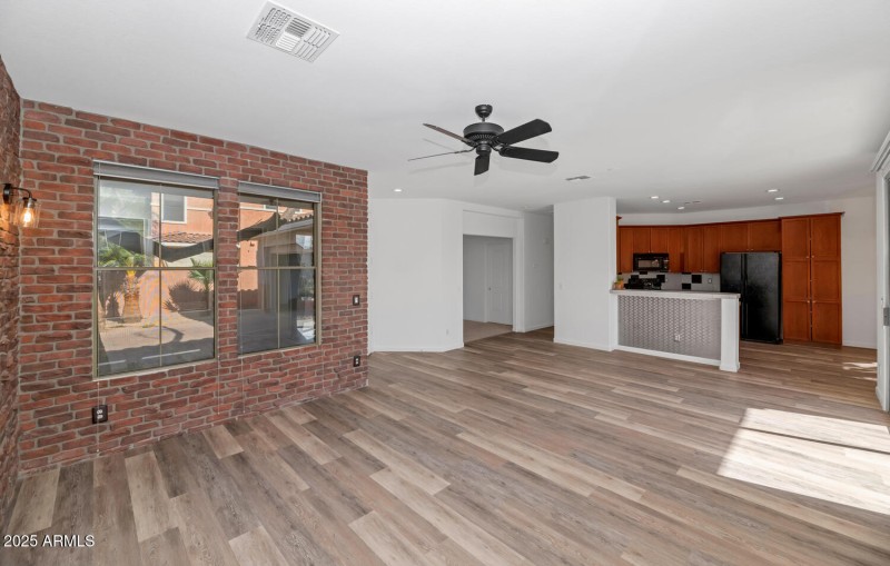 13587 W Cypress St-large-010-056-13587 W