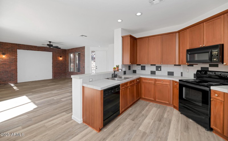 13587 W Cypress St-large-014-047-13587 W