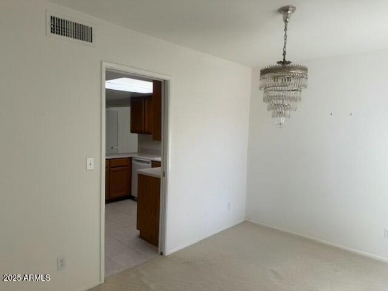 open to kitchen from dinigroom