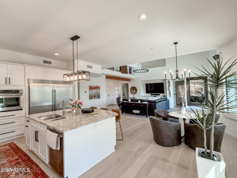 07 - Kitchen to Living