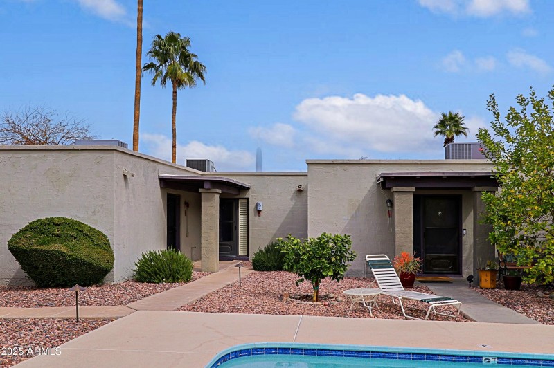 Front Entrance with Fountain Views