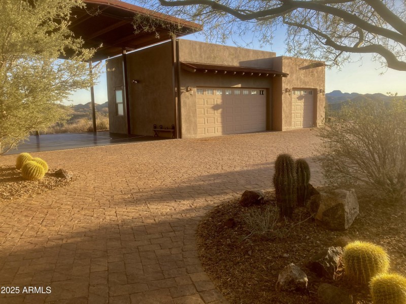 Detached garage