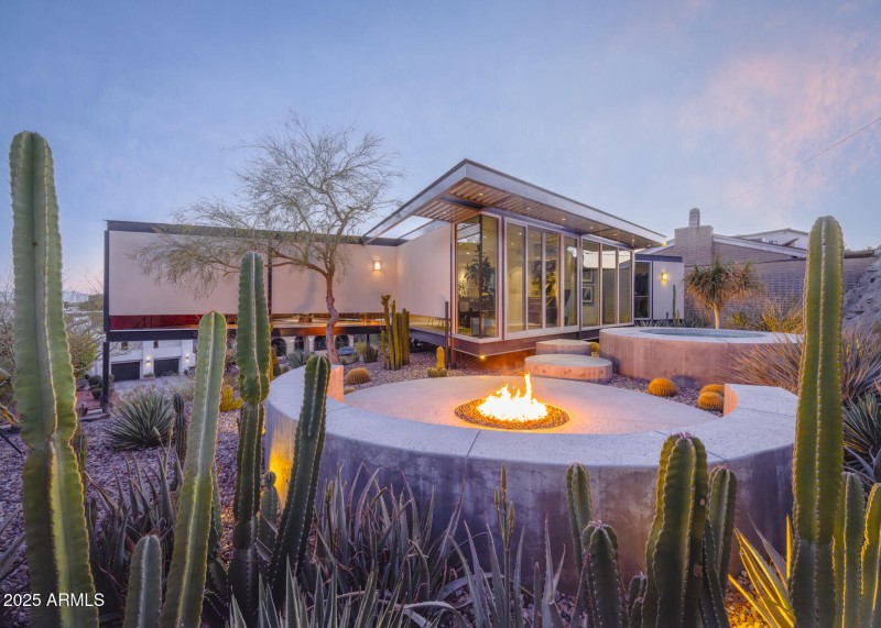 Listings_1340_E_LasPalmaritasDr_Images-4