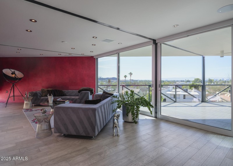 Listings_1340_E_LasPalmaritasDr_Images-1