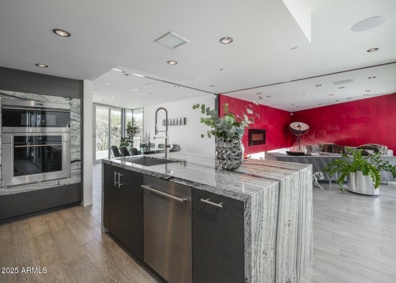 Listings_1340_E_LasPalmaritasDr_Images-1