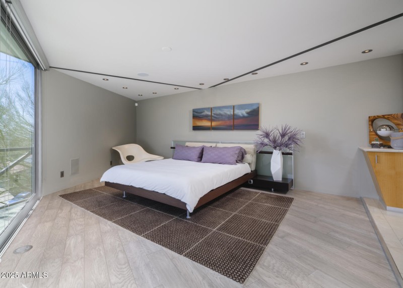 Listings_1340_E_LasPalmaritasDr_Images-2