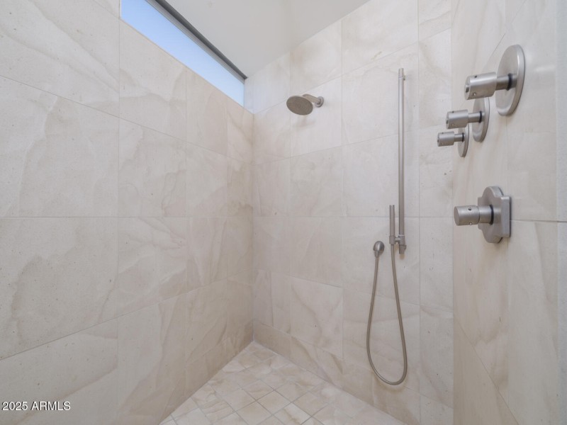 Listings_1340_E_LasPalmaritasDr_Images-2