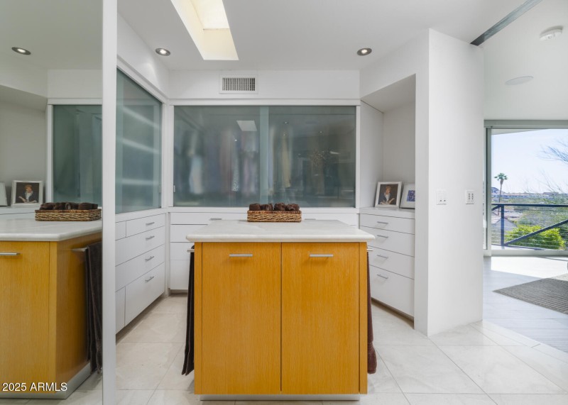 Listings_1340_E_LasPalmaritasDr_Images-2