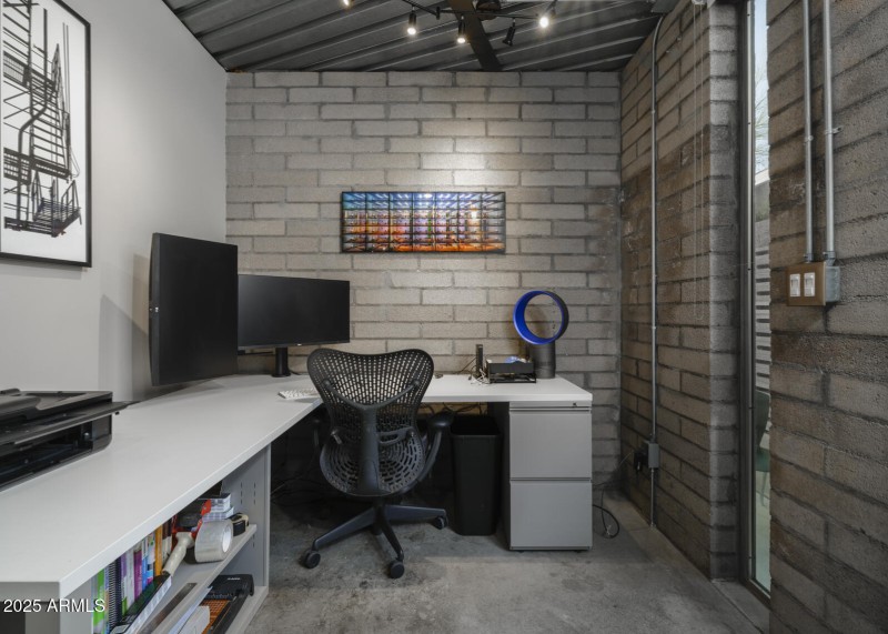 Listings_1340_E_LasPalmaritasDr_Images-3