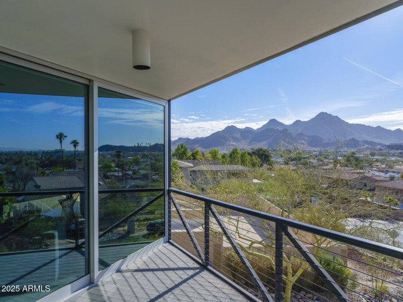 Listings_1340_E_LasPalmaritasDr_Images-4