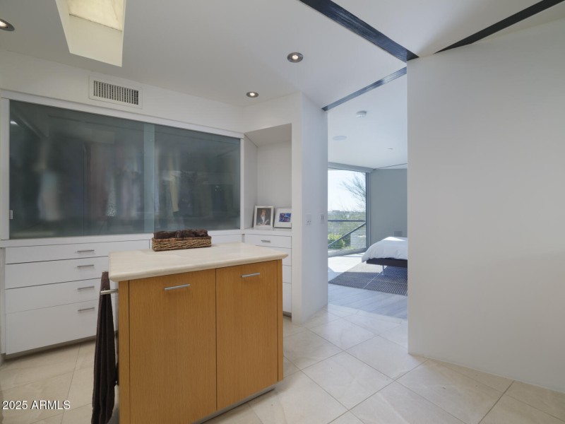 Listings_1340_E_LasPalmaritasDr_Images-4