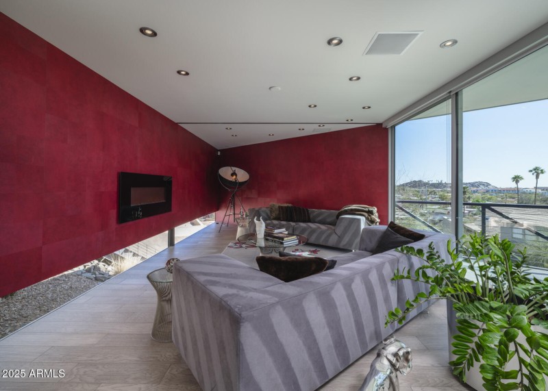 Listings_1340_E_LasPalmaritasDr_Images-5