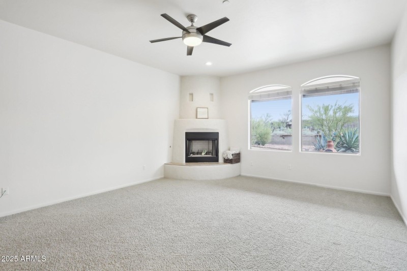7-web-or-mls-N Washbed Dr-007