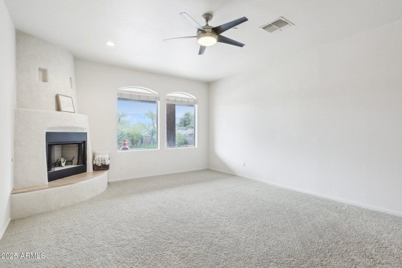 9-web-or-mls-N Washbed Dr-009