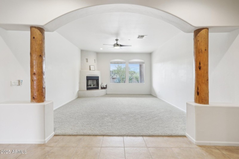 10-web-or-mls-N Washbed Dr-010