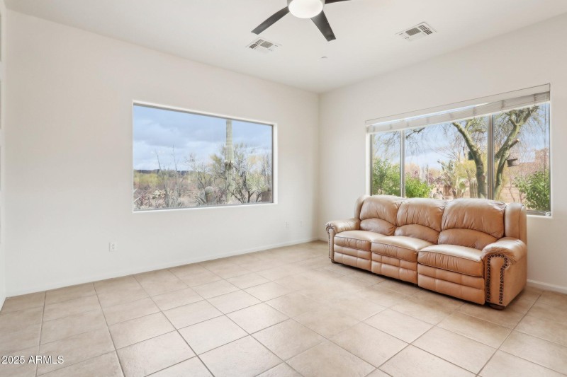 11-web-or-mls-N Washbed Dr-011