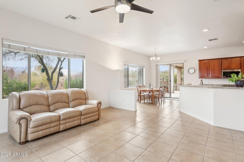 14-web-or-mls-N Washbed Dr-014