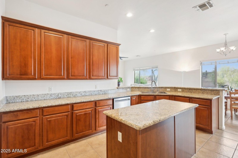 18-web-or-mls-N Washbed Dr-018