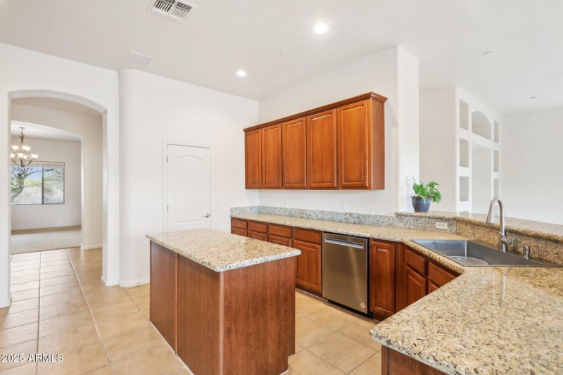 19-web-or-mls-N Washbed Dr-019
