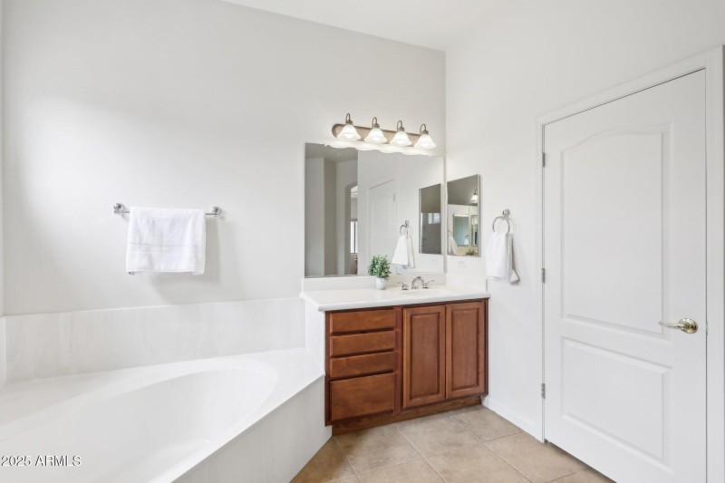 30-web-or-mls-N Washbed Dr-030