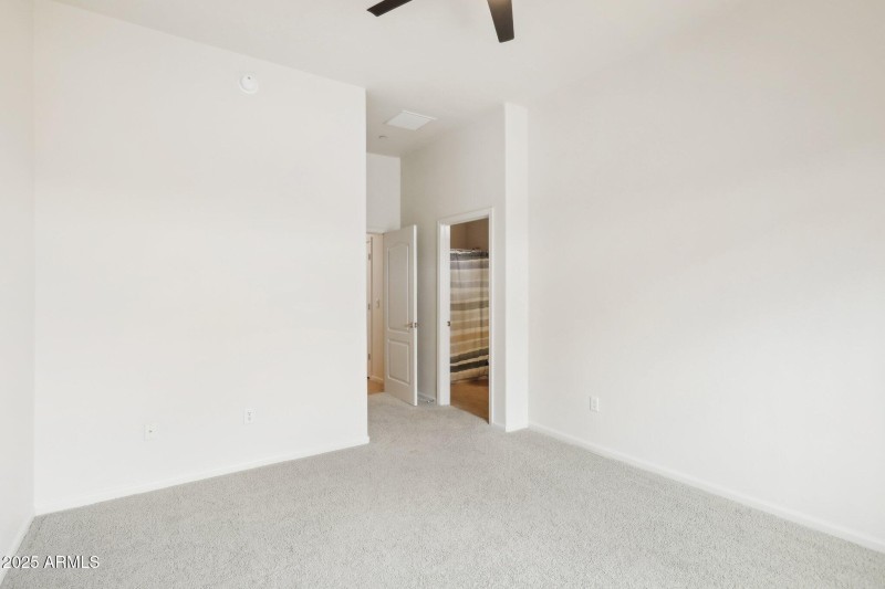 32-web-or-mls-N Washbed Dr-032