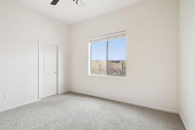 35-web-or-mls-N Washbed Dr-035
