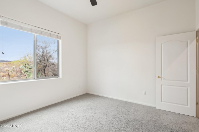 36-web-or-mls-N Washbed Dr-036