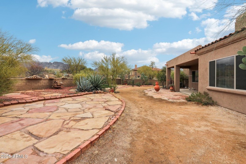 42-web-or-mls-N Washbed Dr-042