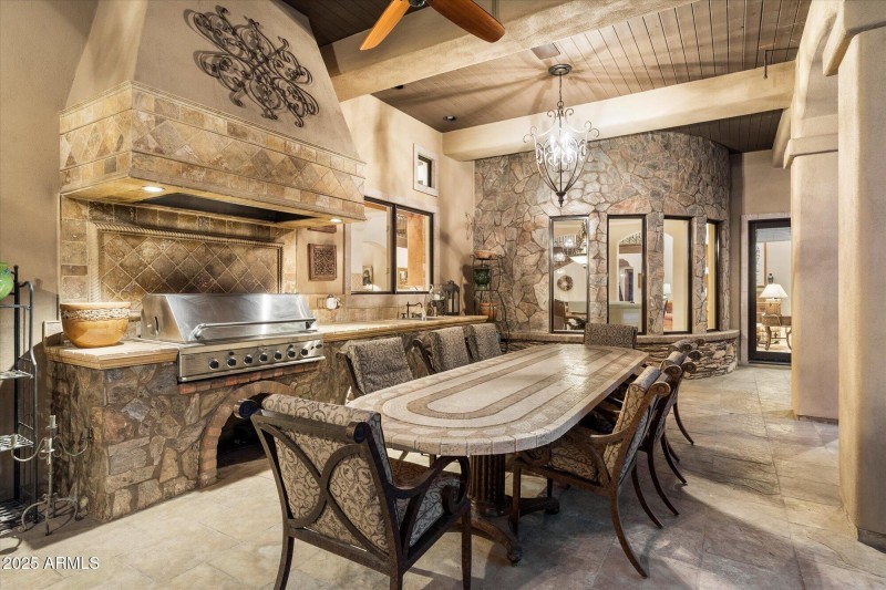 085-Outdoor Kitchen