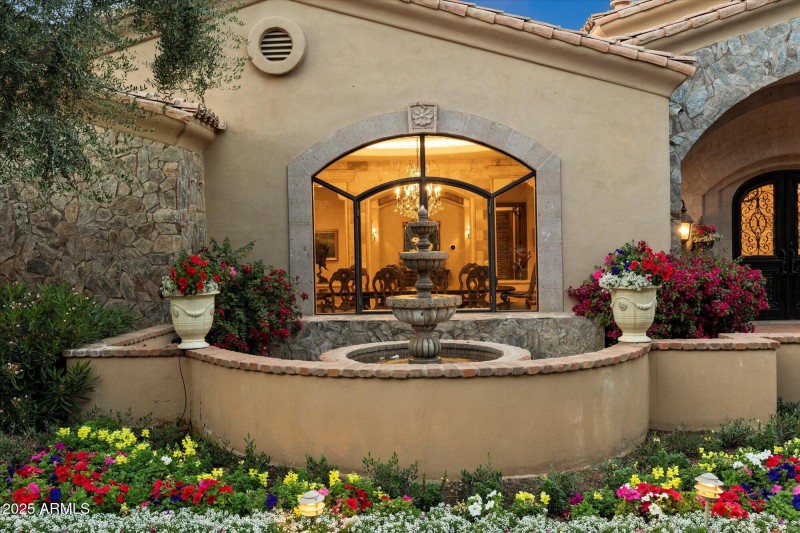 095-Dining Room Patio View