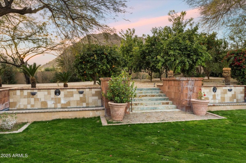 098-Side Yard _ Citrus Grove
