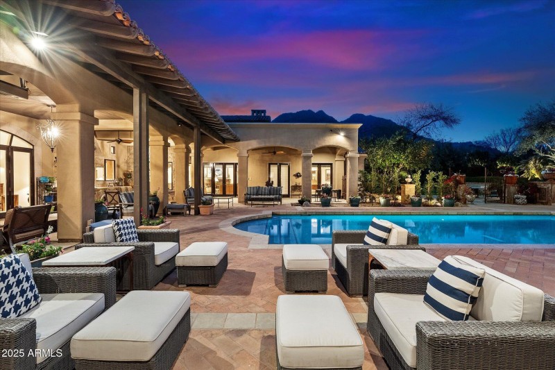106-Lounge by Pool